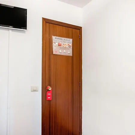 Pensjonat Oyo La Tita 2*