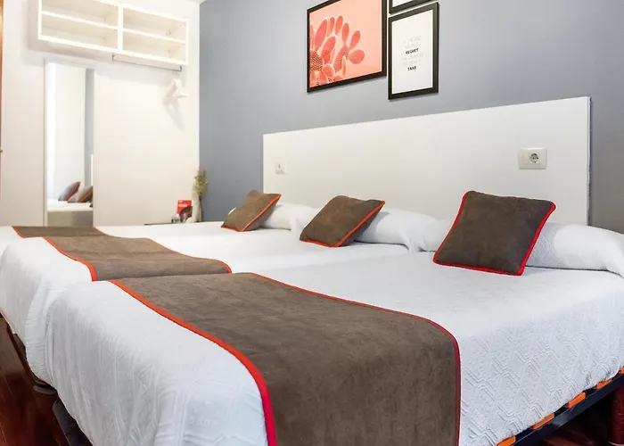 Pensjonat Oyo La Tita 2*